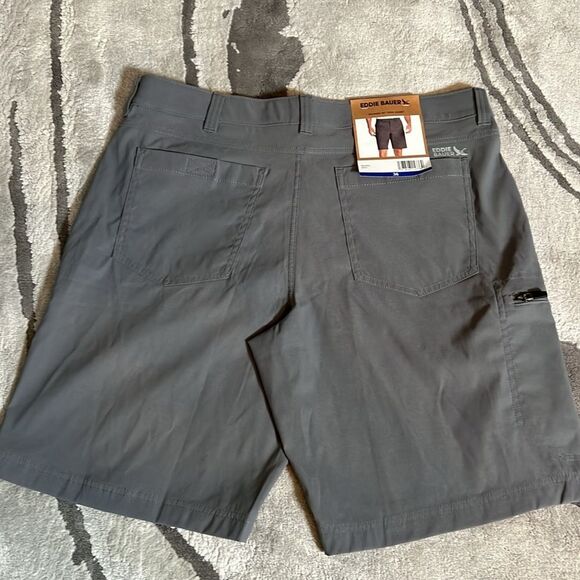 Eddie Bauer Men’s Rainier 10’ Tech Short - Picture 4 of 10